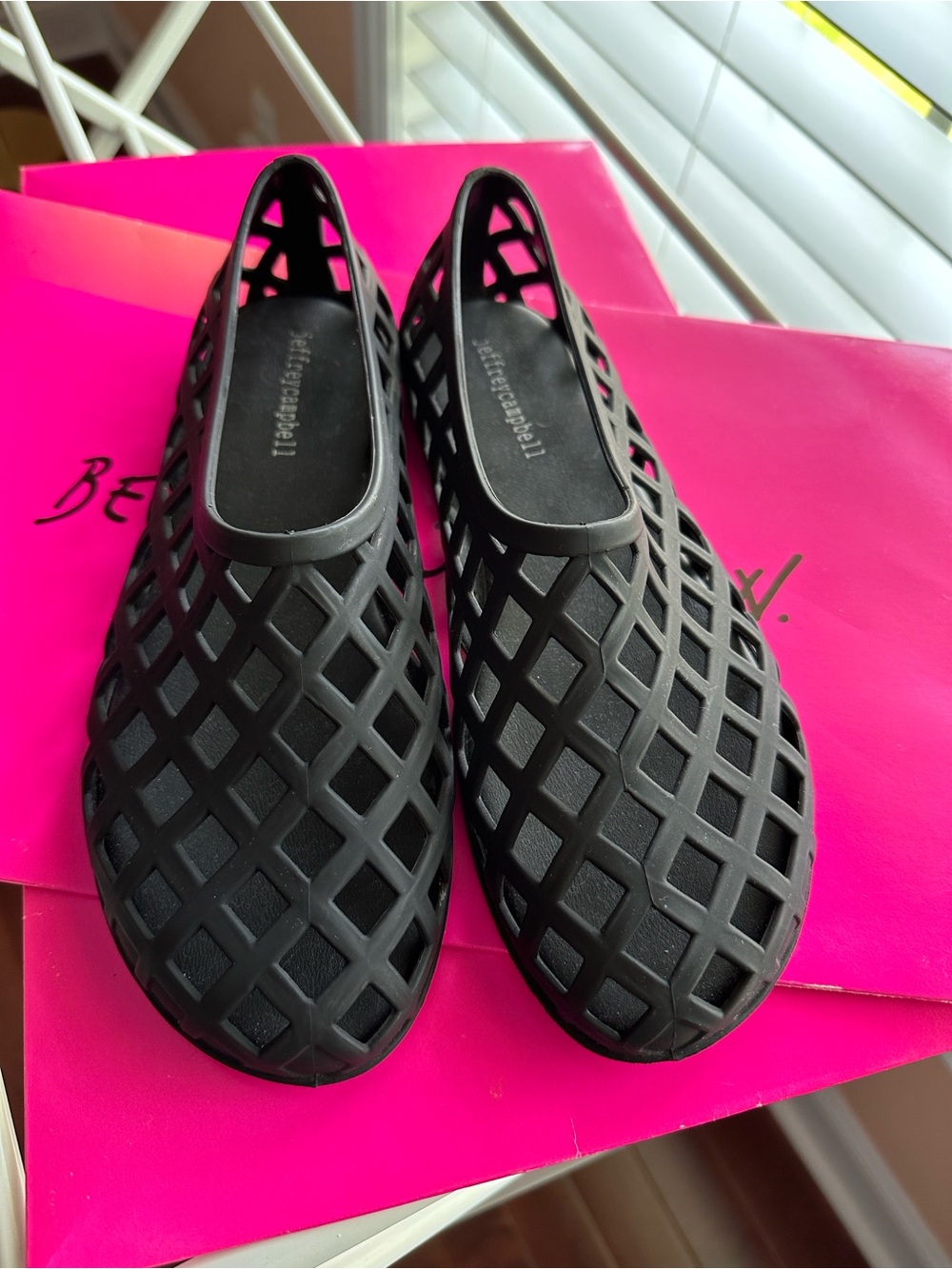 Jeffrey Campbell Jellz Black Slip-On - Picture 2 of 3